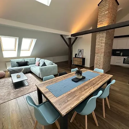Loft Apartments Praga Esterno foto